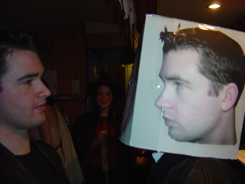 Steve finally meets his evil twin - 28/10/2004 22:07