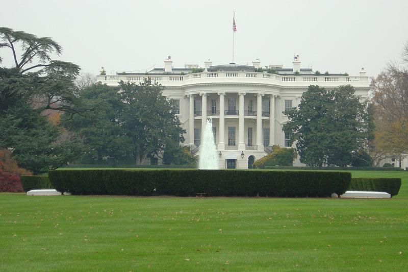 The rear of The White House - 19/11/2004 14:10